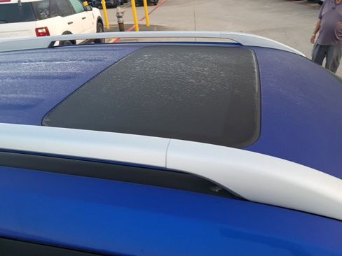 Used 2025 Hyundai Venue SEL image 8