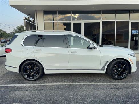 Used 2022 BMW X7 xDrive40i w/ Executive Package AWD/4WD image 2