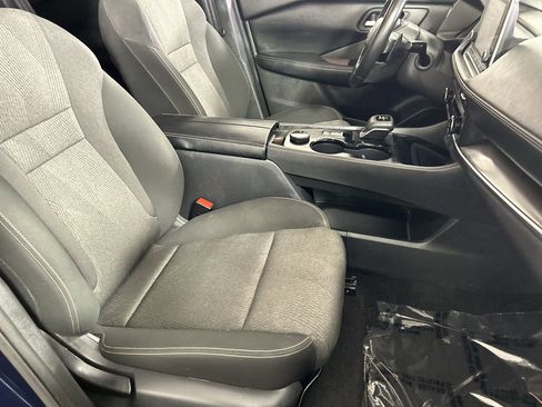 Used 2025 Nissan Rogue SV image 26