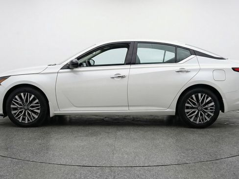 Used 2025 Nissan Altima 2.5 SV image 5