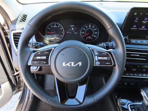Certified 2023 Kia Seltos S w/ Navigation Package AWD/4WD image 20
