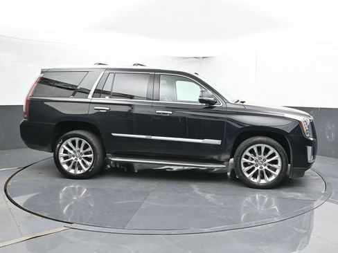 Used 2018 Cadillac Escalade Luxury AWD/4WD image 4