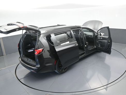 Used 2023 Chrysler Pacifica Limited w/ S Appearance Package image 71