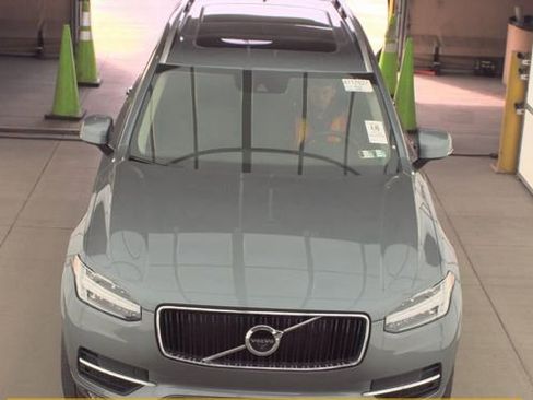 Used 2018 Volvo XC90 T6 Momentum w/ Convenience Package AWD/4WD image 3