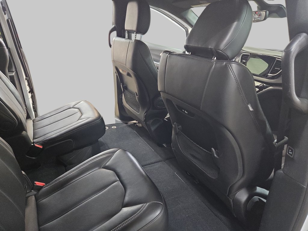 Used 2026 Chrysler Pacifica Select FWD image 13