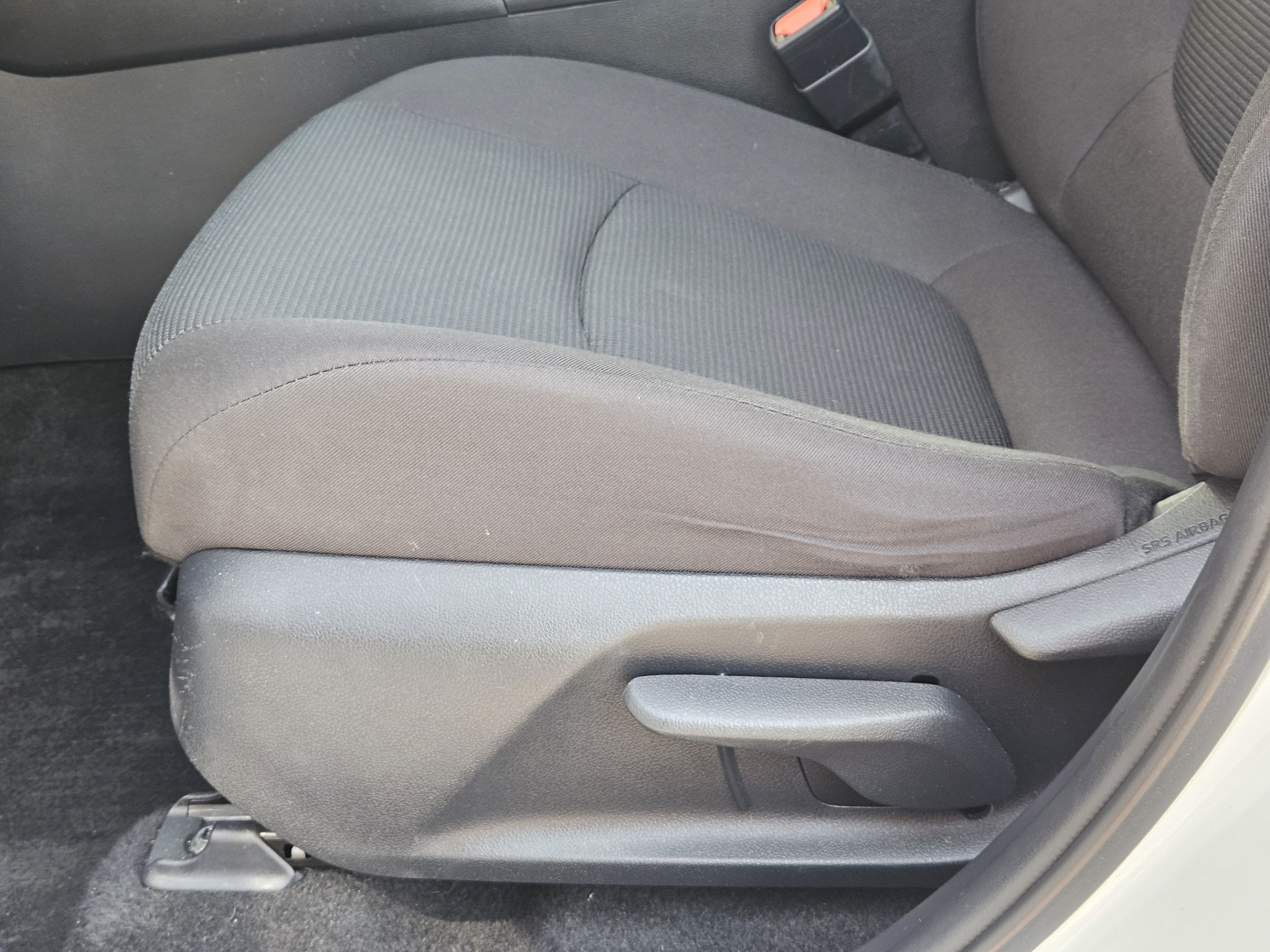 Used 2021 Toyota RAV4 LE AWD/4WD image 22