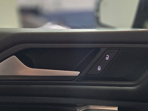 Used 2019 Volkswagen Tiguan SE w/ Panoramic Sunroof Package image 23