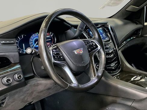 Used 2017 Cadillac Escalade Platinum AWD/4WD image 18