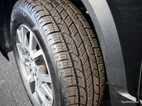 Used 2023 GMC Acadia SLE w/ Driver Convenience Package image 19