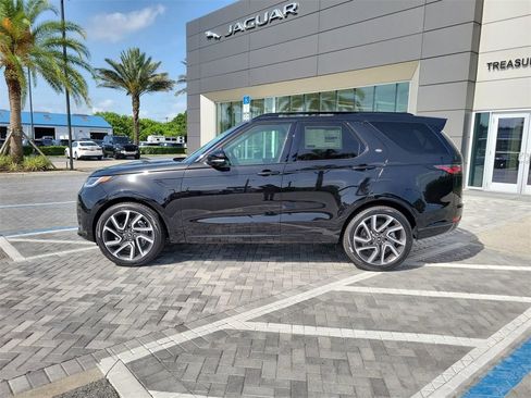 New 2025 Land Rover Discovery Dynamic SE image 2