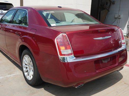 Used 2014 Chrysler 300 w/ Driver Convenience Group RWD image 6