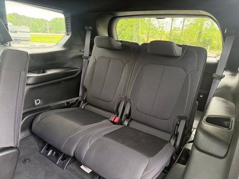 Used 2025 Jeep Grand Cherokee L Laredo image 18