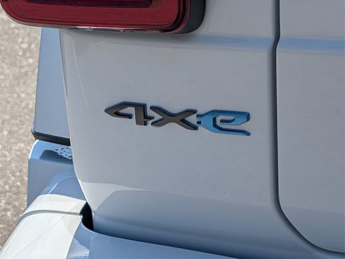 Used 2024 Jeep Wrangler High Altitude image 14