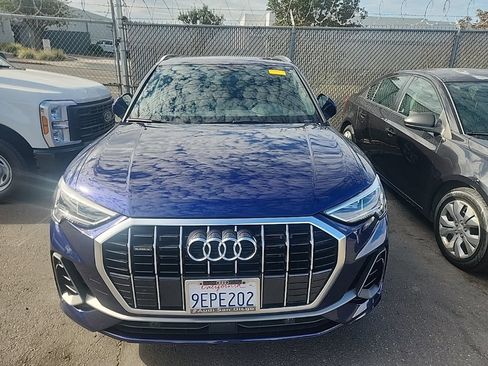 Used 2023 Audi Q3 2.0T Premium AWD/4WD image 2