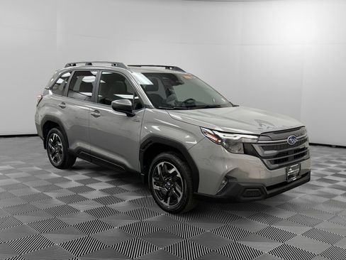 Used 2025 Subaru Forester Premium image 7