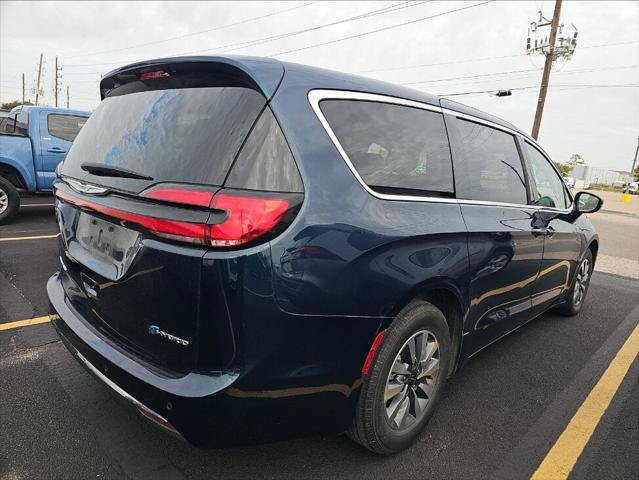 Used 2024 Chrysler Pacifica Limited FWD image 6