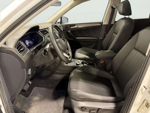 Used 2023 Volkswagen Tiguan SE AWD/4WD image 14