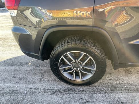 Used 2020 Jeep Grand Cherokee Limited image 12