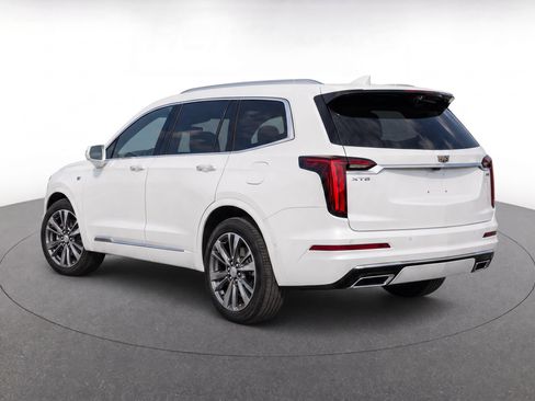 Used 2020 Cadillac XT6 Premium Luxury FWD image 3