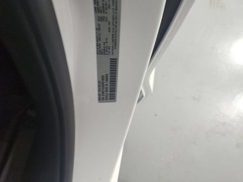 Used 2025 Chrysler Pacifica Limited FWD image 39