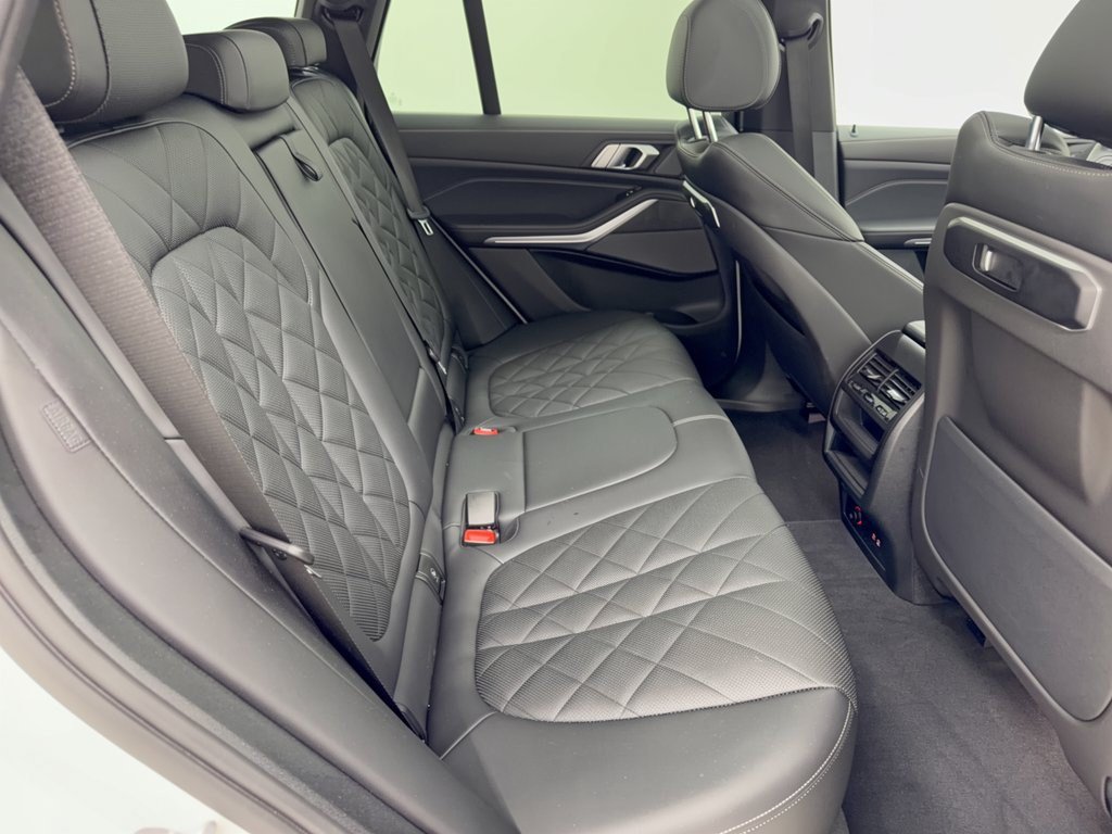Used 2024 BMW X5 xDrive40i w/ Premium Package AWD/4WD image 29