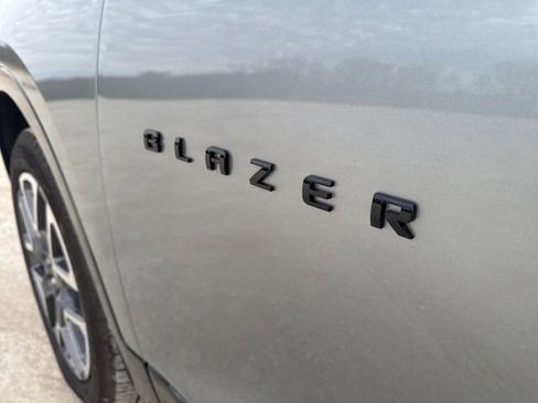 Used 2025 Chevrolet Blazer RS FWD image 9