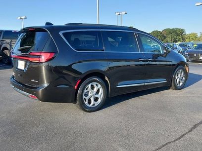Used 2023 Chrysler Pacifica Limited