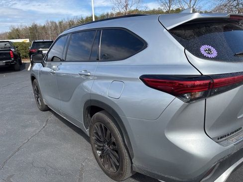 Used 2023 Toyota Highlander XSE image 7