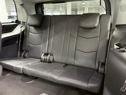 Used 2020 Cadillac Escalade Luxury w/ Escalade Sport Edition image 37