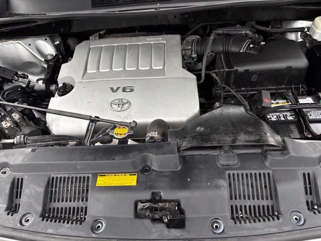 Used 2013 Toyota Highlander Limited FWD image 11