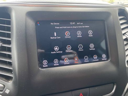 Used 2019 Jeep Cherokee Latitude Plus AWD/4WD image 22