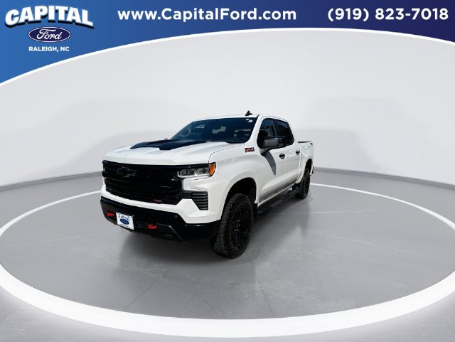 Used 2025 Chevrolet Silverado 1500 LT Trail Boss w/ Convenience Package II AWD/4WD image 4