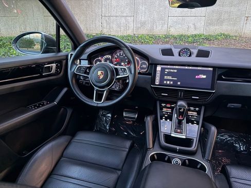Used 2020 Porsche Cayenne S w/ Premium Package image 20