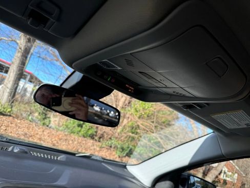 Used 2020 Chevrolet Equinox LT image 28