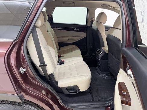 Used 2018 Kia Sorento LX image 12