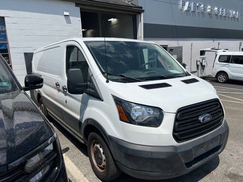 Used 2019 Ford Transit 150 130 Low Roof RWD image 3