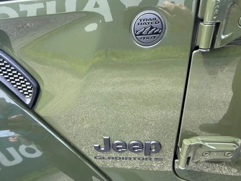 Used 2023 Jeep Gladiator Sport AWD/4WD image 13