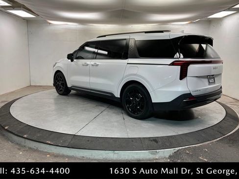 Used 2025 Kia Carnival SX Prestige image 3