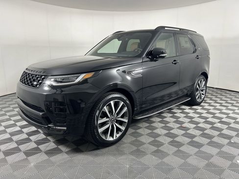 New 2025 Land Rover Discovery Dynamic SE image 1
