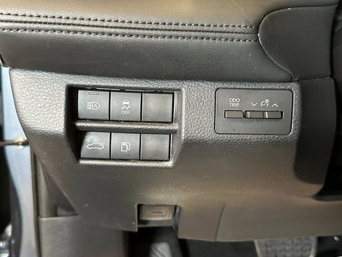 Used 2020 Toyota Avalon XLE w/ Moonroof Package image 17