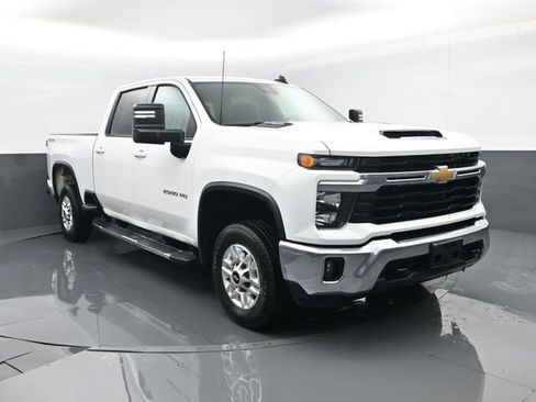 Used 2025 Chevrolet Silverado 2500 LT w/ Convenience Package AWD/4WD image 3