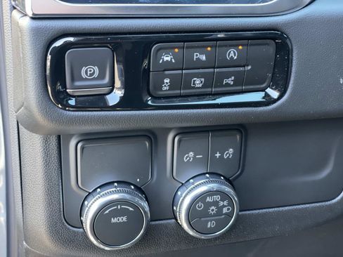 New 2026 GMC Yukon Elevation image 18