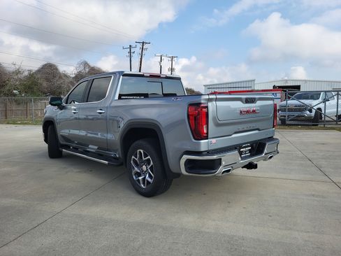 New 2026 GMC Sierra 1500 SLT image 7