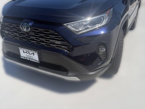 Used 2019 Toyota RAV4 Limited AWD/4WD image 2
