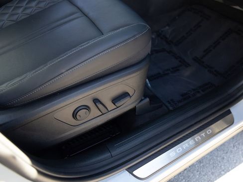 Used 2023 Kia Sorento SX Prestige image 29