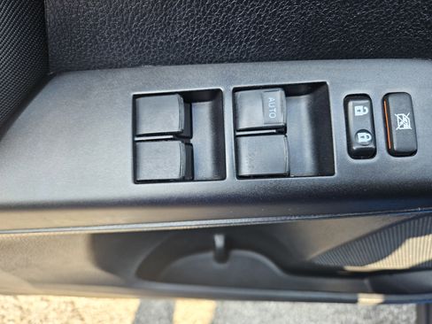 Used 2017 Toyota RAV4 LE image 10