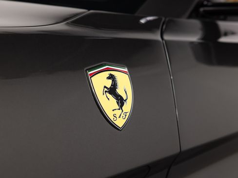 Used 2019 Ferrari Portofino RWD image 31