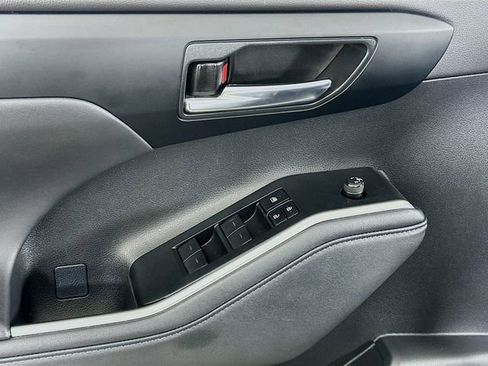 Used 2024 Toyota Highlander XLE image 10