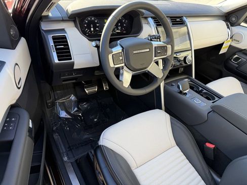 New 2026 Land Rover Discovery Limited Edition image 14