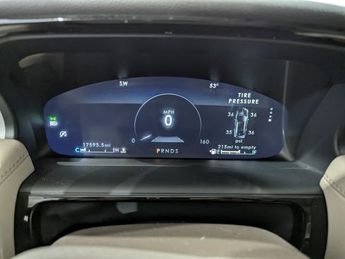 Used 2023 Lincoln Nautilus AWD w/ Premium Package image 20
